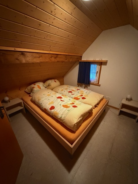 Schlafzimmer 2 / Bedroom 2