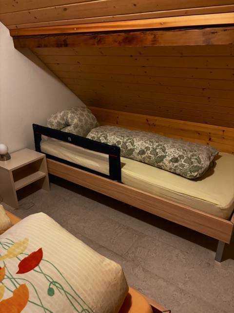 Schlafzimmer 2 / Bedroom 2